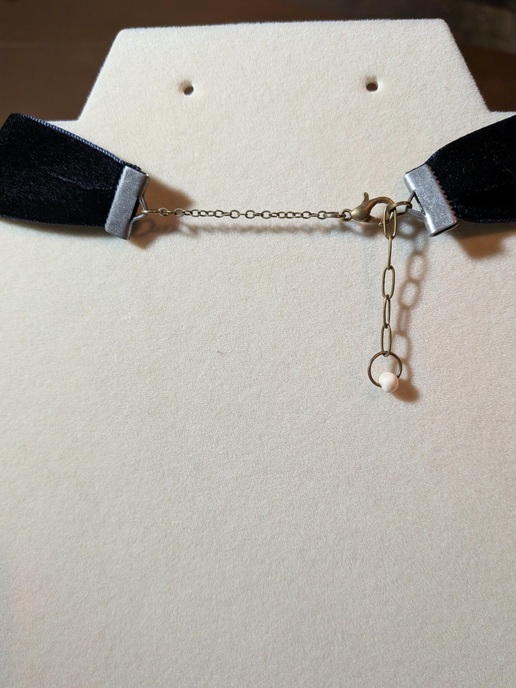 Stunning Bone and Uranium Glass Choker