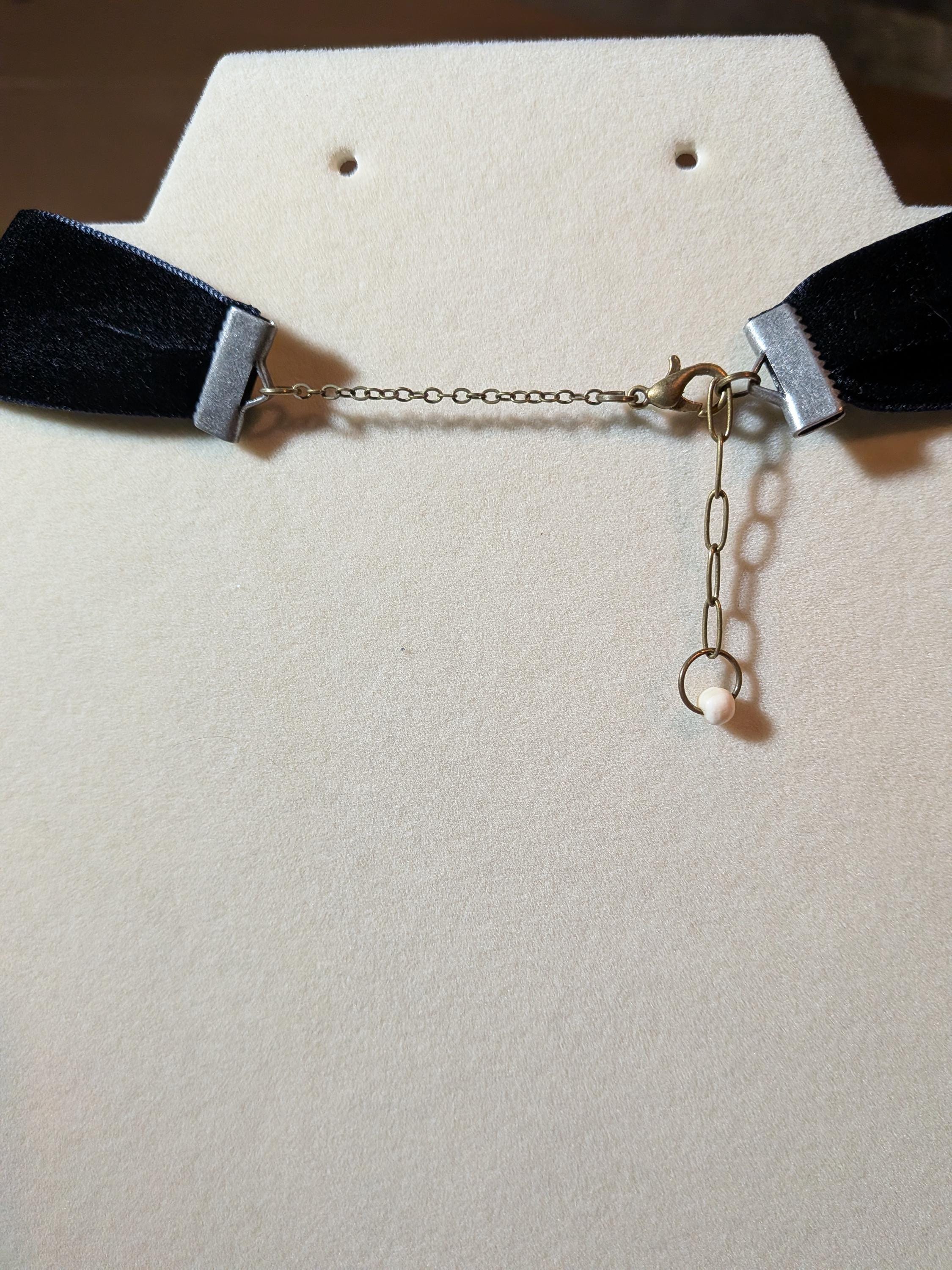 Stunning Bone and Uranium Glass Choker