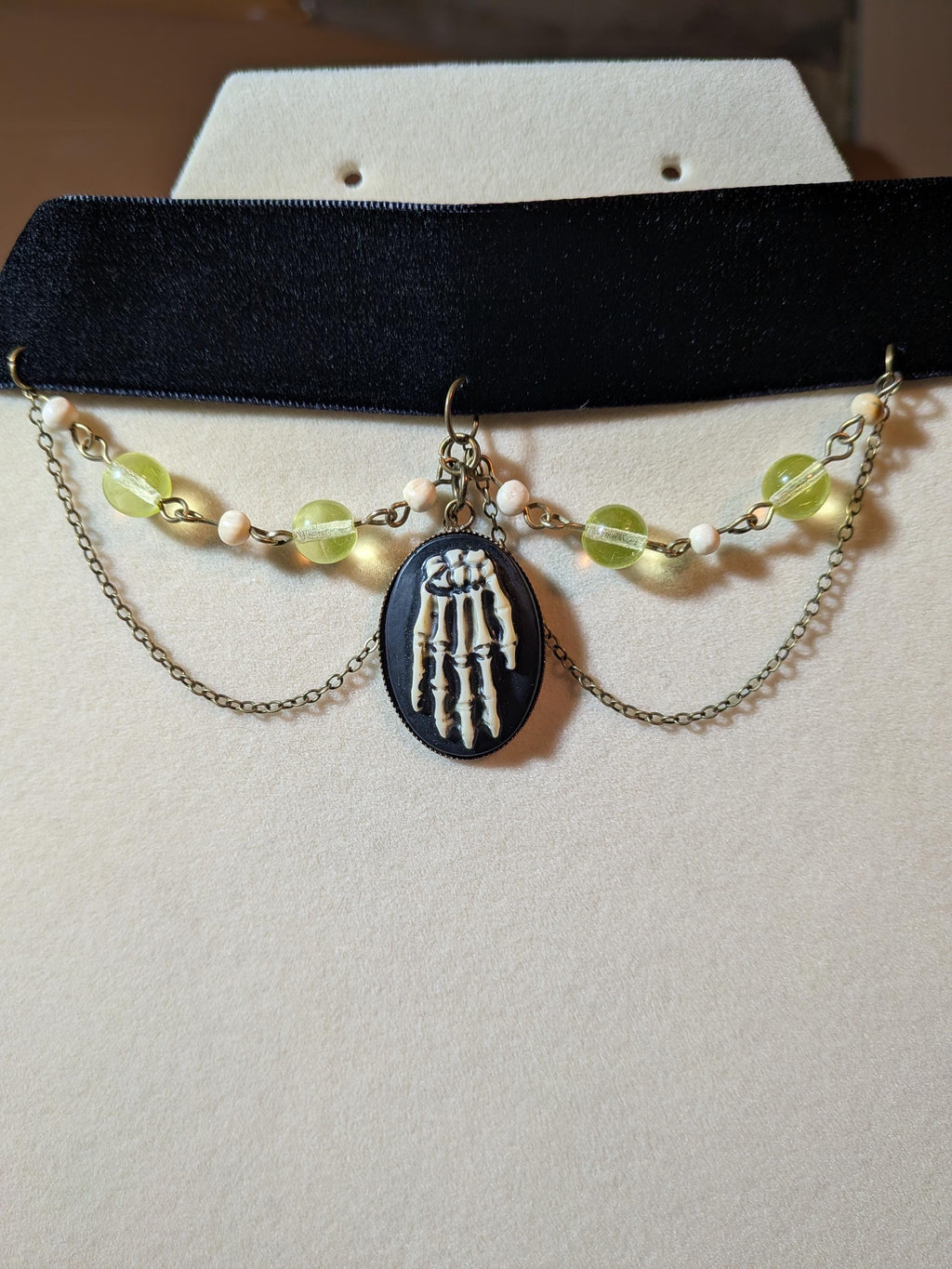 Stunning Bone and Uranium Glass Choker